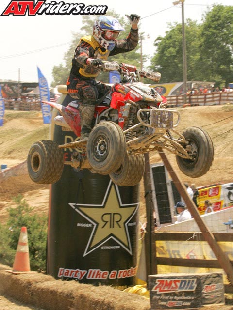 2007-05-john-natalie-thumbs-up