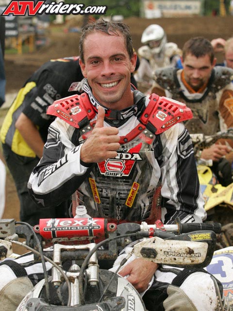 2007-09-john-natalie-thumbs-up