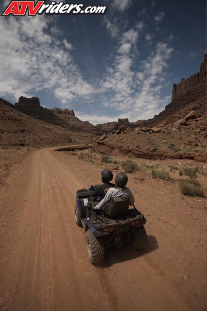polaris_sportsman_touring_action3